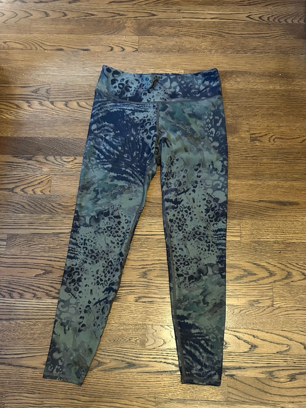 Women’s High-Waist  Animal-Print Leggings - Olive/Black 0048